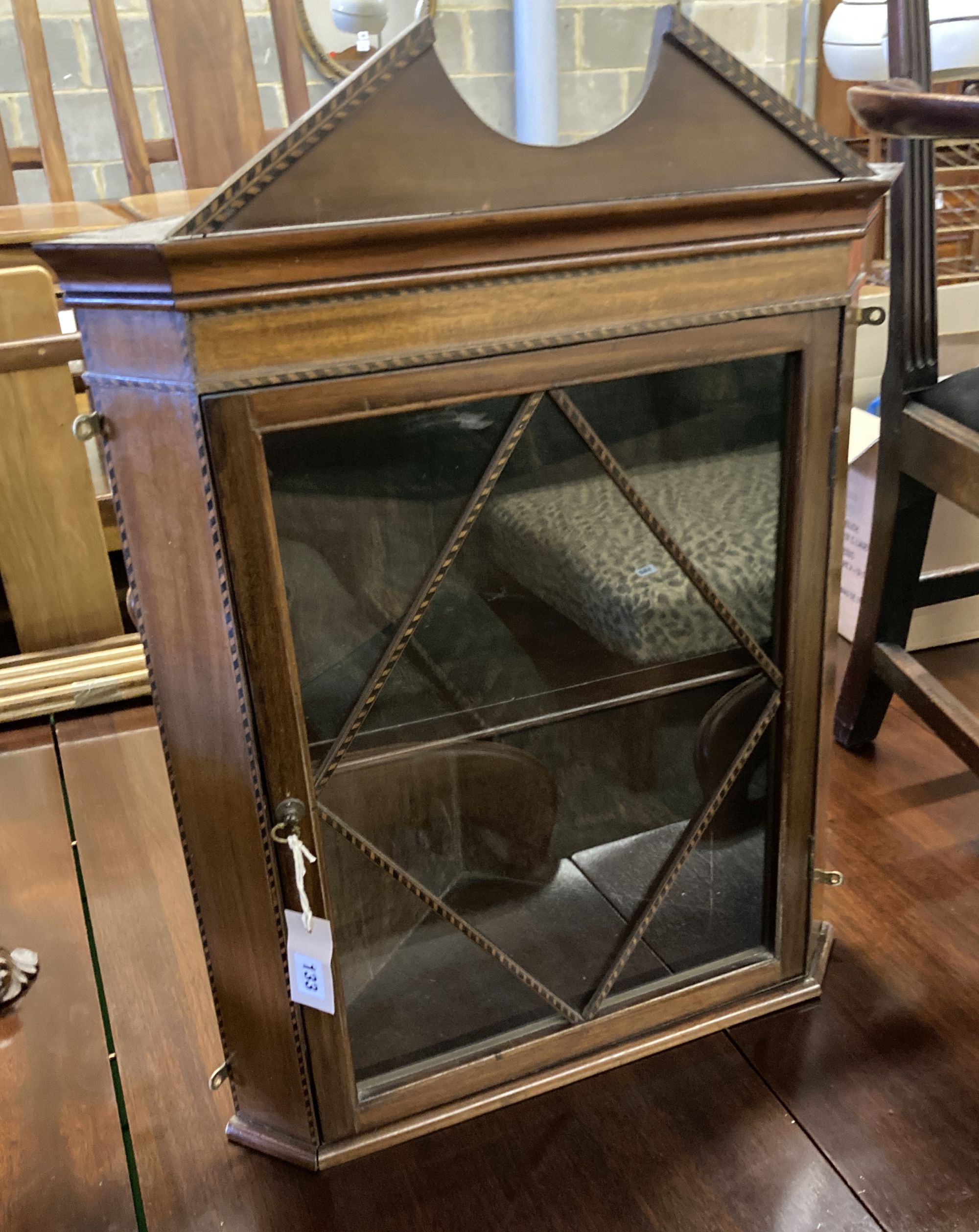 An Edwardian Georgian design inlaid mahogany hanging corner cabinet, width 52cm, height 74cm